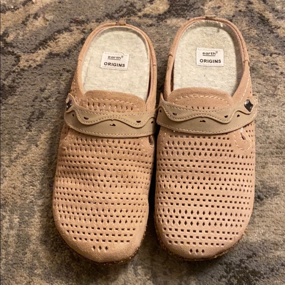 Worn once Earth slip ons
